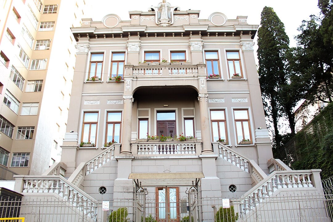 Ao ser socorrido, o vigário da paróquia Cristo Operário passou por um procedimento para a retirada de um dos projetis, que ficou alojado em seu peito. No mesmo dia, o padre deixou o hospital e já estava em casa, com saúde. 