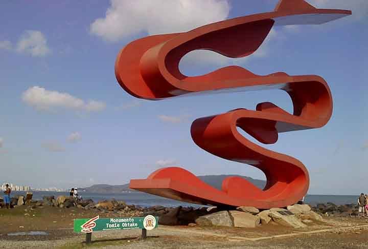 Os anos 60 foram marcados, em muitos aspectos, pela integração dos nikkeis à sociedade brasileira. Além da participação ativa na vida política por meio de seus representantes nas casas legislativas, eles começaram a despontar nas áreas culturais, notadamente na grande imprensa 