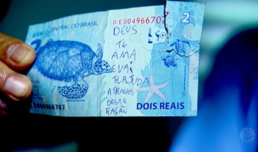 Na entrevista à Record TV, Morimassa mostrou as três notas de R$ 2 rasgadas em virtude do impacto do projétil. Em uma delas, havia a seguinte mensagem escrita à caneta: Deus te ama e vai te ajudar através dessa oração