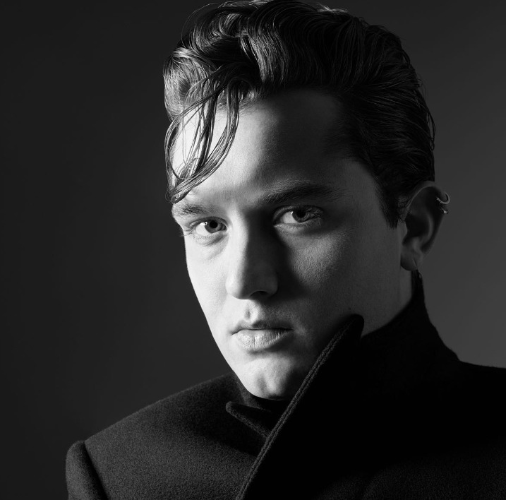 Nascido em 6 de outubro de 1996 em Westminster, Londres, ele é tão parecido com o pai que entrou no elenco de Running Man, em 2019, para interpretar o papel do personagem de Jude Law mais novo. Ele havia estreado, porém, em 2010 com O Resgate de Órgãos. 
