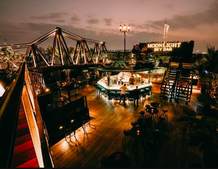 7) La Siesta Classic Ma May – Hanói, Vietnã: Esse hotel tem uma localização privilegiada, pertinho do Lago Hoan Kiem e da Porta da Cidade Velha, o que permite fácil acesso a atrações turísticas.