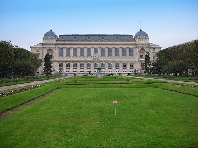 O Jardin des Plantes (Jardim das Plantas) fez aniversário em 10/6.  São 384 anos embelezando o 5º Arrondissement de Paris, no V que se forma entre a Grande Mesquita, o Campus Universitário de Jussieu e o Rio Sena.