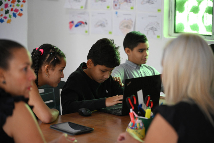  A Venezuela, com uma população de cerca de 7 milhões de crianças em idade escolar, deve ter cerca de 160 mil crianças superdotadas