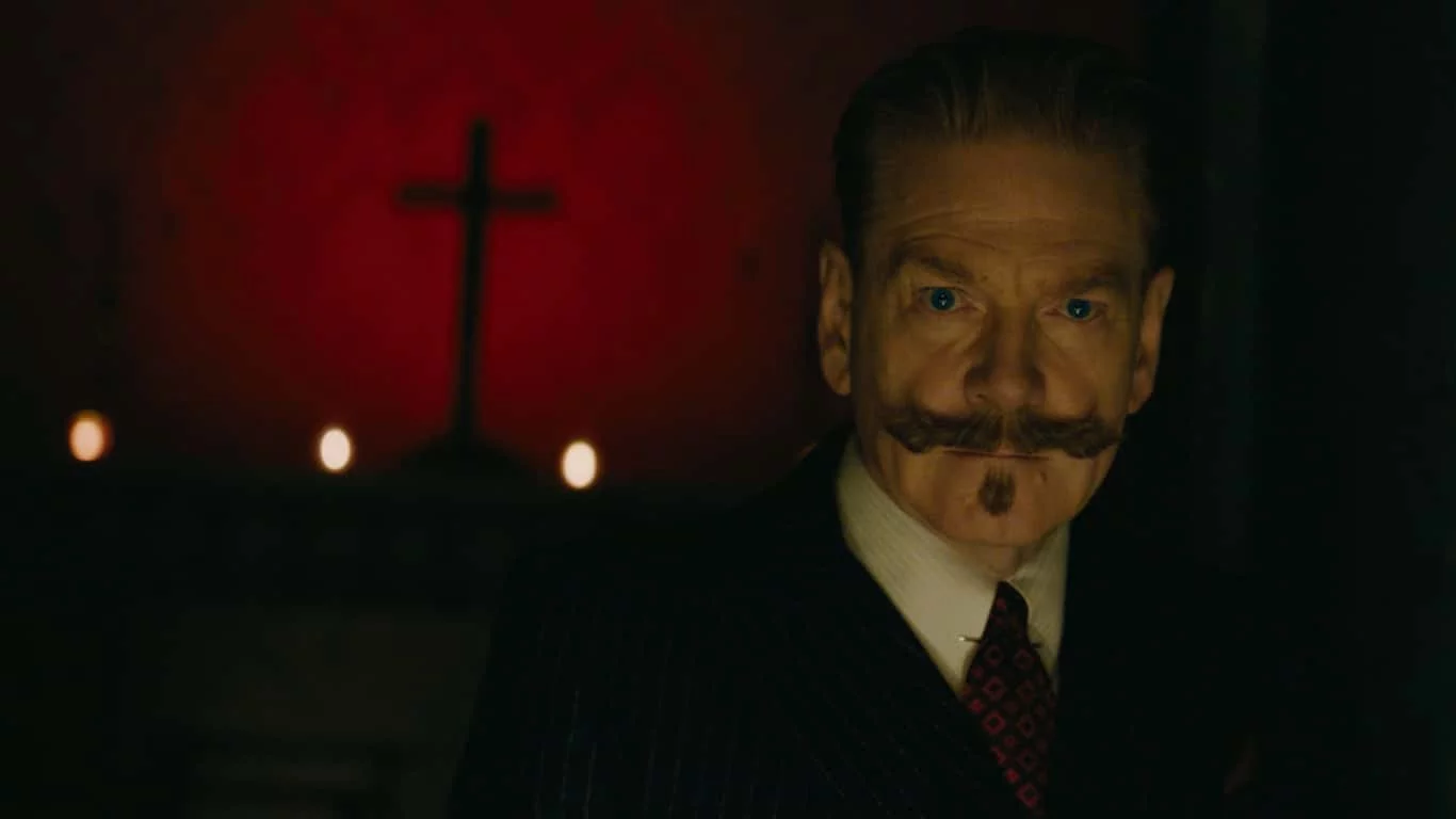 A Netflix não é o único streaming que investe nas obras de Agatha Christie, autora que é referência no gênero de mistério e suspense. A Star+ incluiu recentemente no cardápio o filme  A Noite das Bruxas. Estrelado e dirigido por Kenneth Branagh, é baseado no livro de mesmo nome da escritora. 