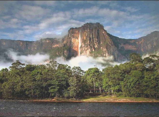 Cachoeira Ángel - Fica no estado de Bolívar, na Venezuela, perto da fronteira do Brasil com a Guiana.  