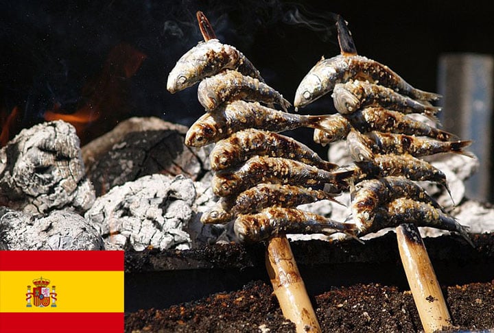 3º lugar - Espetos (Espanha) - O costume de colocar carne em espetos conquistou o gosto do consumidor. Pode ser frango, porco, boi, etc 