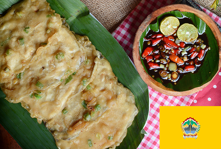 14º lugar - Tempeh mendoan (Indonésia) - Fatias de produto fermentado de soja são mergulhadas em massa com coentro moído, cebolinha fatiada e alho, antes de serem fritas. A fritura é rápida para ficar crocante. 