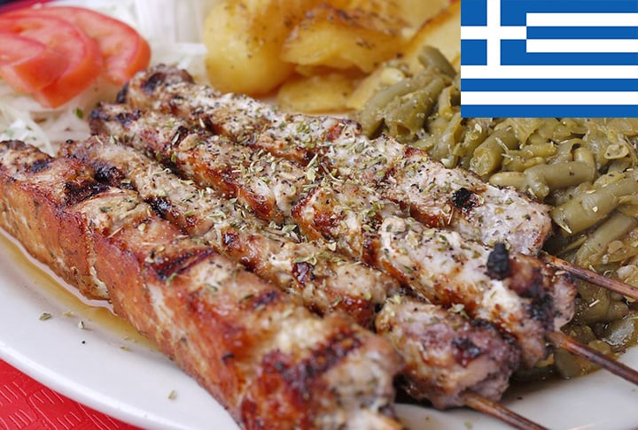 20º lugar - Souvlaki (Grécia) -  Espetos com pedaços de carne e vegetais grelhados. Pode ser servido apenas no palito, para ser comido com as mãos, em um sanduíche ou no prato.