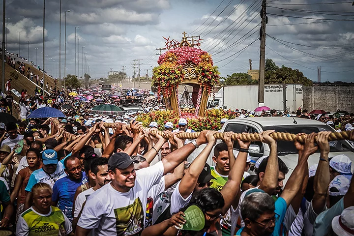 Em Belém, capital do Pará, no segundo domingo de outubro ocorre o Círio, que se baseia em procissões para veneração a Maria de Nazaré, um dos títulos dados à mãe de Jesus Cristo. Essa manifestação religiosa é uma herança da colonização portuguesa e reúne aproximadamente dois milhões de católicos. 