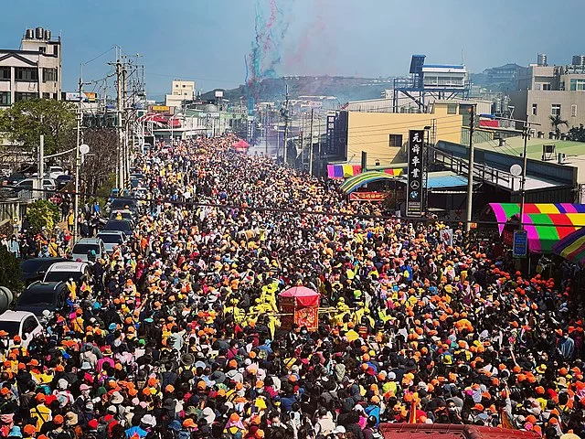 As peregrinações caracterizam-se por movimentos de devotos de uma religião a lugares considerados sagrados com base nas crenças que seguem. Nesta galeria, conheça, além de Meca,  alguns dos lugares mais buscados pelos fiéis no mundo. 