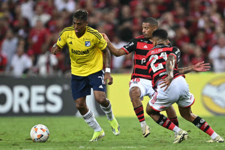 Colombiano de 23 anos poderá chegar por empréstimo ao gigante da colina e disputar posição no ataque 