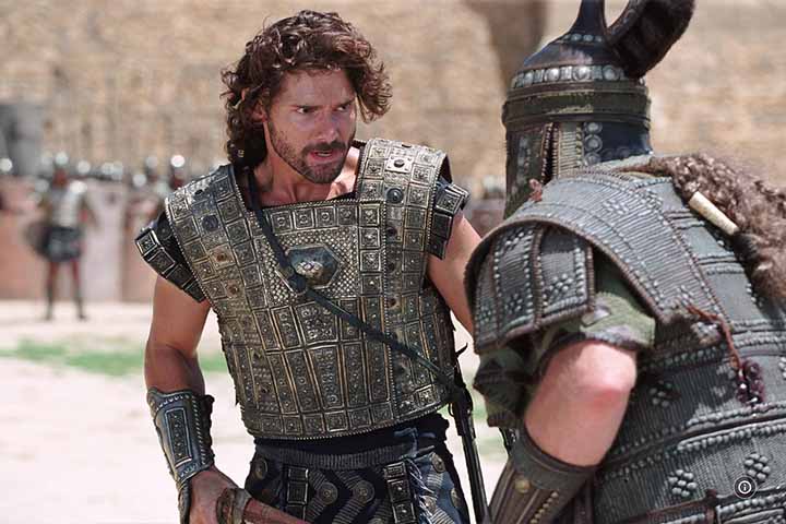 No ano seguinte, participou do sucesso de bilheteria Tróia. No filme, Bana vive o papel de Heitor ao lado de outros nomes já conhecidos para os lados de Hollywood: Brad Pitt (Aquiles) e Orlando Bloom (Páris).