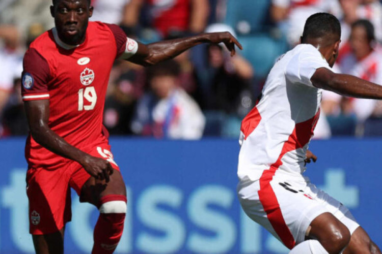 Peruanos são superiores no 1º tempo. Mas, quando ficam com dez após expulsão de zagueiro, dão espaços e perdem o jogo: 1 a 0