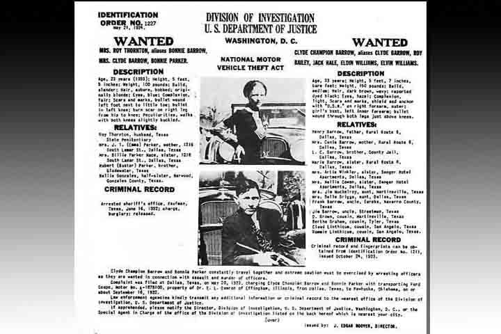Depois de conhecer Bonnie Parker em 1930, Clyde, Bonnie, Buck e Blanche montaram a quadrilha conhecida como Barrow Gang, que nos anos seguintes levaram o terror à população dos estados centrais dos EUA.