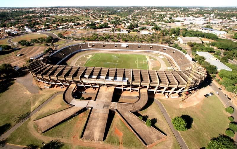 Antes mesmo desse caso, outro já havia chamado a atenção da mídia e das autoridades.  Foi em 6/3/1982, no estádio “Morenão” (foto), em Campo Grande (MS), durante o jogo Operário x Vasco da Gama. 
