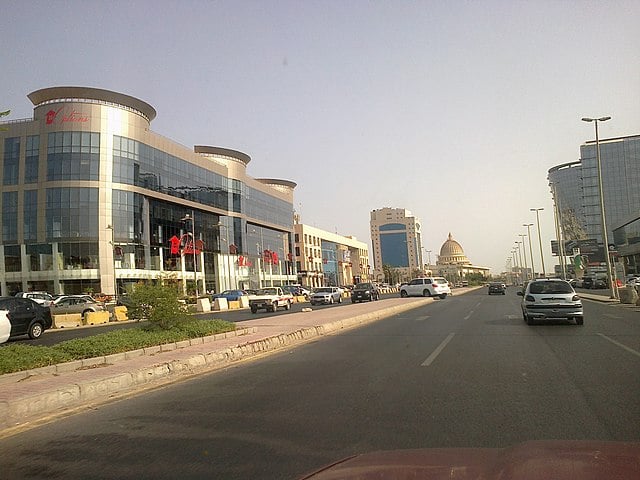 Jeddah tem cerca de 4 milhões de habitantes e é a segunda maior cidade da Arábia Saudita (perdendo apenas para a capital Riad)