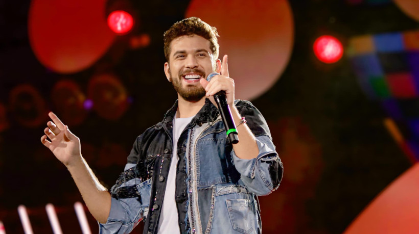 Sertanejo Gustavo Mioto faz show durante programação do São João de Fortaleza 2024