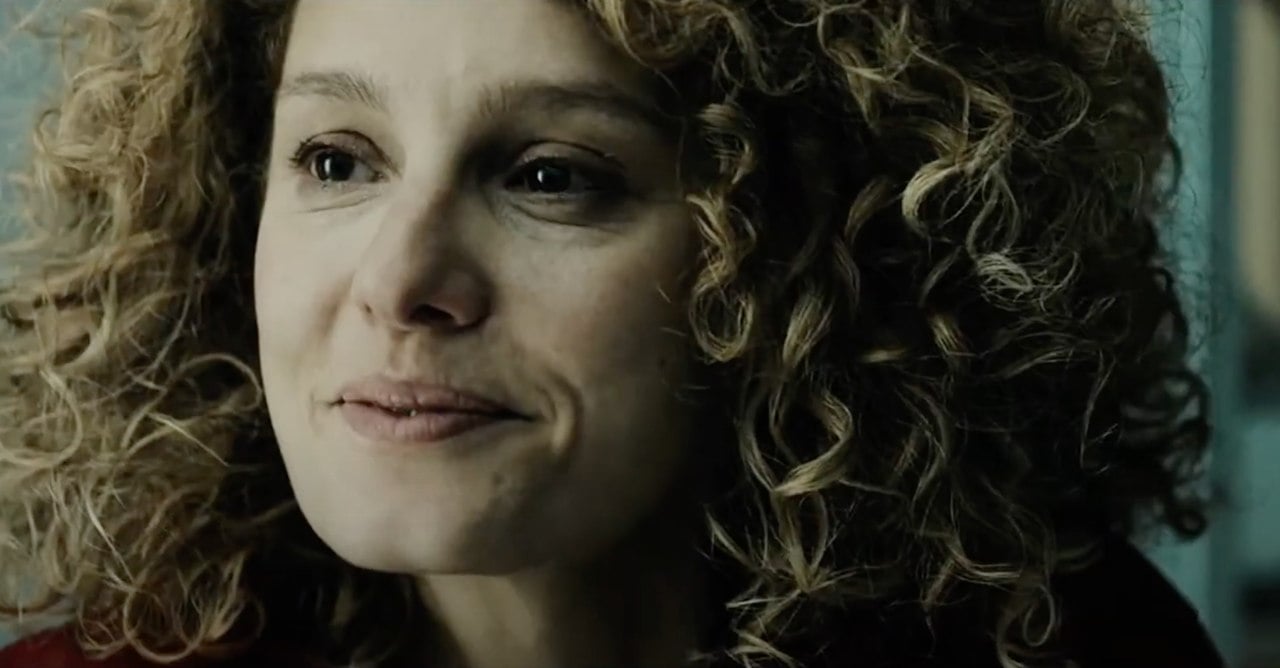 Resposta correta: c) Mónica Gaztambide. Vivida pela atriz espanhola Esther Acebo. 