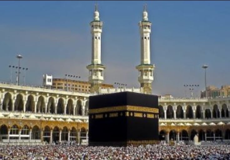 Isso porque a peregrinação a Meca tem que ser feita, pelo menos uma vez na vida, por todos os seguidores do Islamismo que tenham condições financeiras e de saúde para a viagem.