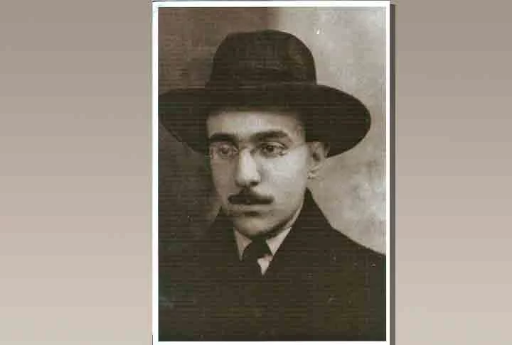 Nas duas edições da revista Orpheu, Fernando Pessoa fez publicações em seu nome e também no de Álvaro de Campos, um dos seus mais famosos heterônimos. 
