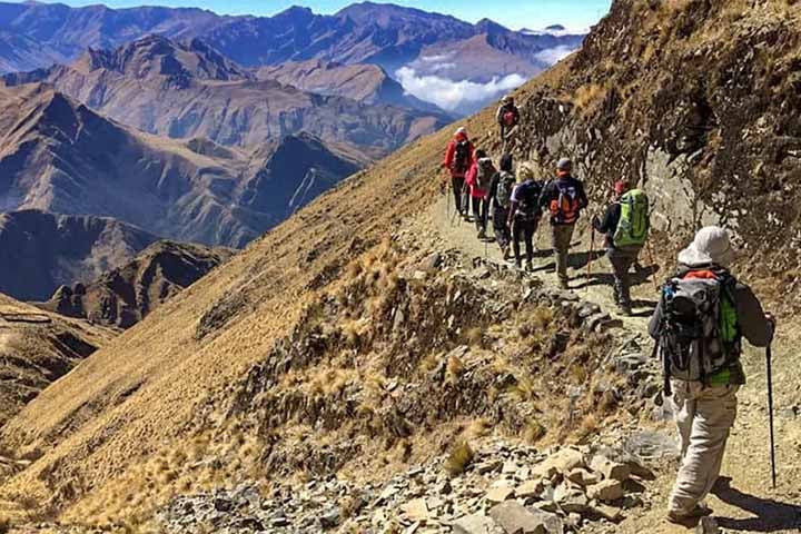 O trekking (caminhada ou trilha) é outra modalidade de atividade que atrai turistas para a região fria e montanhosa. 
