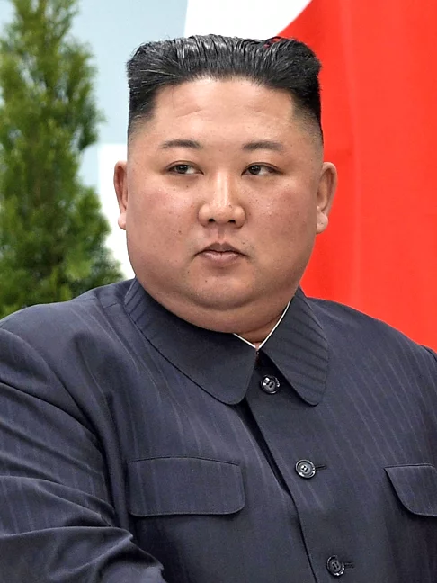 Então, assumiu o filho Kim Jong-il, ficando até 2011, quando Kim Jong-un tornou-se Líder Supremo. 