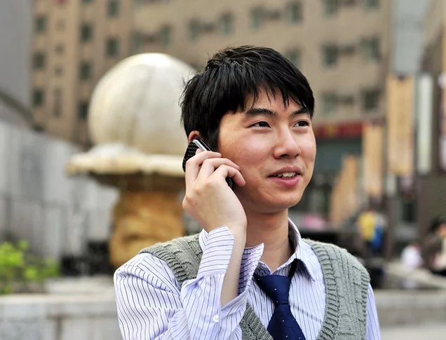 A Coreia do Norte proíbe ainda falar com estrangeiros, seja por ligações ou na rua. O objetivo do governo é que os norte-coreanos não conheçam as facetas de outros tipos de regime. 