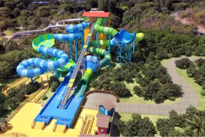 10º - Xpirado:  Localizado em Rio Quente, Goiás, no parque aquático Hot Park, esse toboágua tem a altura é de 32 metros e apresenta uma hélice, seguido por uma queda inclinada e um longo escorregador de 142 metros de comprimento. 