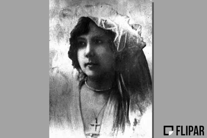 Em 1912, ela atuou em uma peça escrita especialmente para ela: Miss Love, de Coelho Neto. Nair também fundou sua própria trupe, a companhia Rian, que usava para obras sociais. Lançou no Brasil a moda de calças compridas para mulheres e a de montar a cavalo como homem.