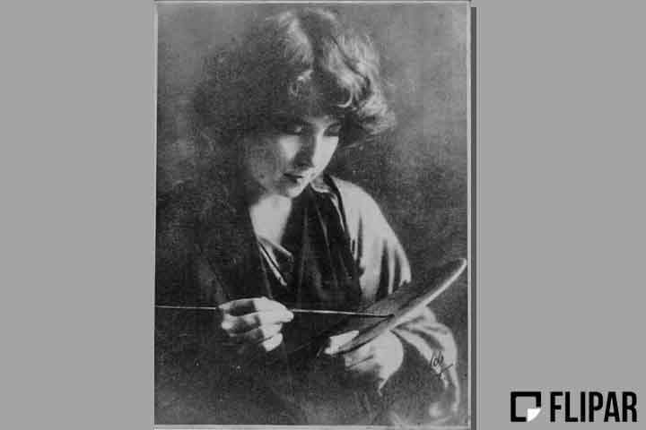 O pai proibia também a maior paixão de Nair, o teatro, como ela mesma conta em seu livro de memórias, A verdade sobre a revolução de 22, publicado em 1975.