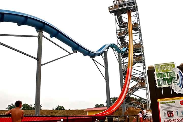5º - Deep Water Dive: Localizado em Kentucky, Estados Unidos, no parque aquático Kentucky Kingdom and Hurricane Bay, este toboágua é do tipo de inclinação de queda livre, de alçapão. A altura que impressiona do é de 36.9 metros.