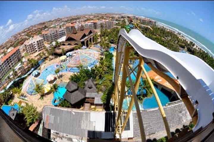 3º - Insano: Fica em Aquiraz, Ceará, no parque aquático Beach Park, e é do tipo de inclinação de corpo de queda livre, com altura de 41 metros (14 andares) e cinco segundos de descida. e desce em apenas 5 segundos. 