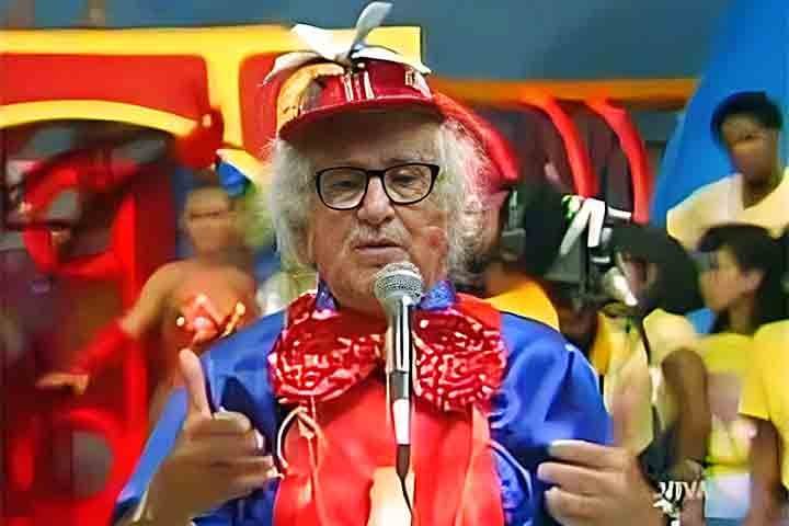 Dez anos depois, Chacrinha retornou à Globo, onde apresentou o programa “Cassino do Chacrinha”. 