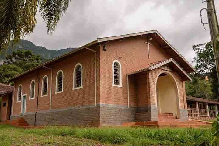 No entanto, as disputas territoriais entre os paulistas e os moradores da Capitania de Minas Gerais marcaram os primeiros anos de ocupação. O tenente José Pereira Alves, destacando-se entre os fazendeiros da região, foi o fundador da cidade.