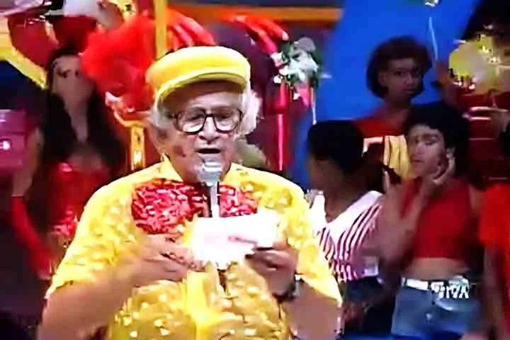 Uma das marcas distintivas de Chacrinha eram os bordões, alguns inesquecíveis, como “Alô, Terezinha!”, ‘Eu não vim para explicar, eu vim para confundir” e “Quem não se comunica, se trumbica”.

