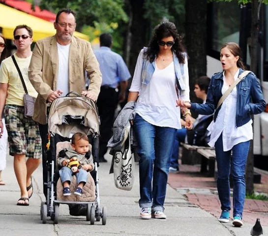 Jean Reno - O ator francês, nascido no Marrocos, com sólida carreira nos EUA, tem 6 filhos. Ele está no terceiro casamento. E, como curiosidade, além de francês e inglês, fala fluentemente árabe e espanhol. 