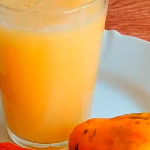 Originário do Brasil, o caju é rico em vitamina C e ferro e era alimento básico das populações autóctones. Muito antes do descobrimento do Brasil e da chegada dos portugueses, os tremembé já fermentavam o suco, o mocororó, que era e é bebido na cerimônia do Torém.