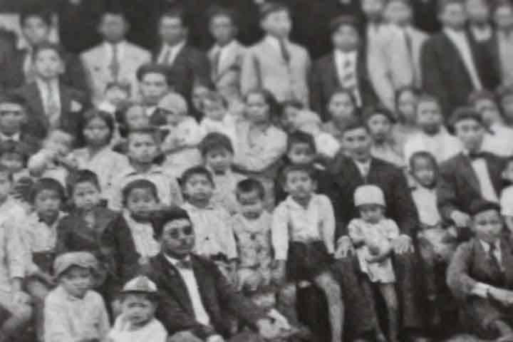 Assim, a partir da década de 1880, o Japão incentivou a emigração de seus habitantes por meio de contratos com outros governos. Antes do Brasil, já havia emigração de japoneses para os Estados Unidos (principalmente Havaí), Peru e México. 