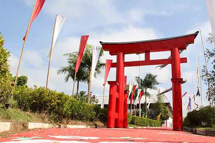 Somente em 28 de junho de 1910, chegou a Santos outro navio, o Ryojun Maru, trazendo mais 906 imigrantes japoneses, que constituíam 247 famílias, divididas entre 518 homens e 391 mulheres, que foram enviados para trabalhar em 17 fazendas de café no Estado de São Paulo.