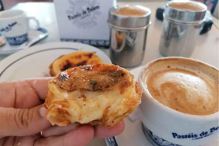 Esses doces são tipicamente feitos com leite, limão, canela, açúcar, ovos e massa folhada e chamam a atenção pelo sabor e por derreter na boca.