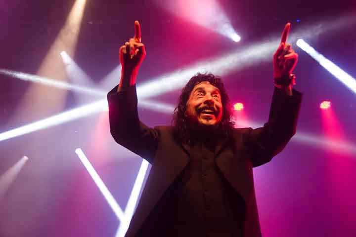 Em 1980, foi convidado pelo empresário e comunicador Silvio Santos para começar as gravações de outro programa onde seria apresentador, agora na TVS. Contudo, a atração não foi para frente, sob a alegação de problemas supostamente orçamentários.