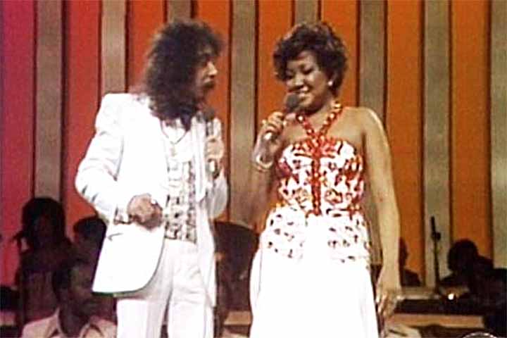 Benito foi indicado ao Troféu Imprensa de melhor cantor de 1976, concorrendo com Roberto Carlos e Chico Buarque, e ficou com o prêmio. Fez sua primeira aparição no Globo de Ouro com a música Vai Ficar Na Saudade, rendendo um videoclipe no mesmo ano. Em 1977, cantou outros sucessos como Assobiar e chupar cana e Proteção às borboletas.