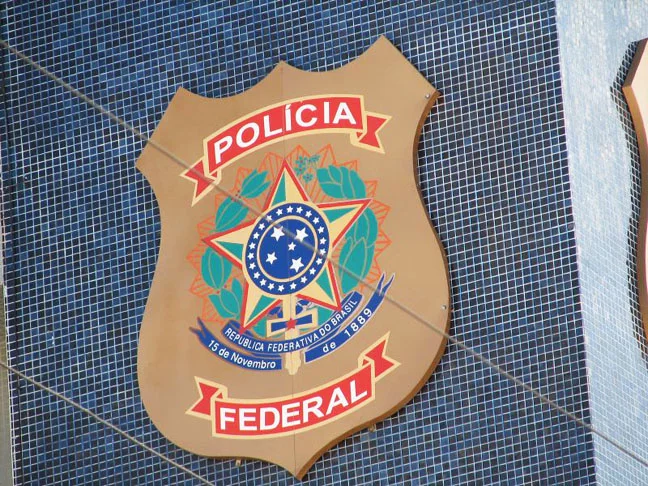 A Polícia Federal começou na quinta-feira (27/6)  a Operação Disclosure, para prender Miguel Gutierrez e Anna Christina Ramos Saicali. Eles são acusados de provocar um rombo de R$ 25 bilhões nas Lojas Americanas.