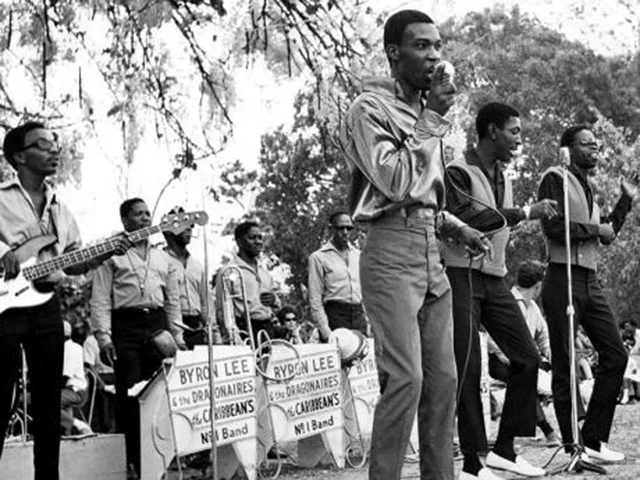 The Aces - Banda jamaicana atuante entre 1965 e 1982. Ficou mais conhecida pelo trabalho com Desmond Dekker. Seu maior sucesso é Working on it Night And Day (1973).