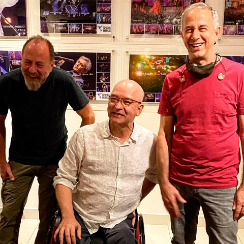 Paralamas do Sucesso - Formada em Seropédica (RJ) em 1982, a banda brasileira de rock adotou também o reggae do gênero Ska, com instrumentos de sopro e ritmos latinos. Formada por Herbert Vianna, Bi Ribeiro e João Barone. 