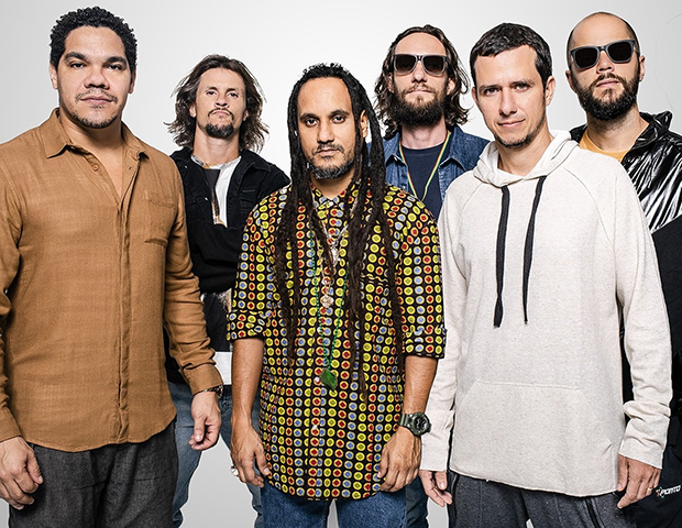 Ponto de Equlíbrio - Banda formada na cidade do Rio de Janeiro em 1999. Agrega ao reggae influências de dub, samba, capoeira, maculelê e maracatu.