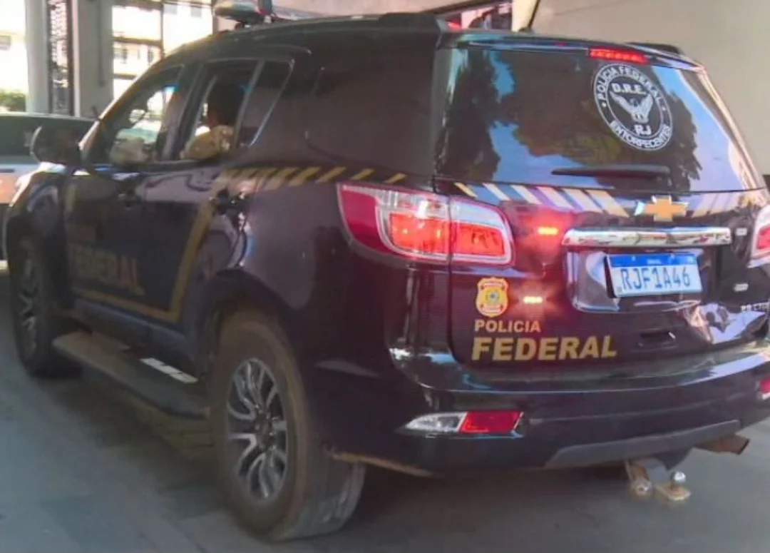 Policiais federais também saíram com 15 mandados de busca e apreensão contra ex-executivos do grupo. A Justiça determinou o bloqueio de meio bilhão de reais em bens dos envolvidos.