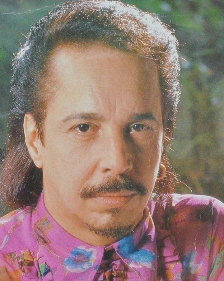 O seu segundo LP Ela, de 1972, levou algumas de suas faixas para outros lugares, como os Estados Unidos. No ano seguinte, estourou nas paradas de sucesso com o terceiro álbum Um Novo Samba, já com sucesso Retalhos de Cetim, que se tornou a 2ª mais tocada daquele ano.