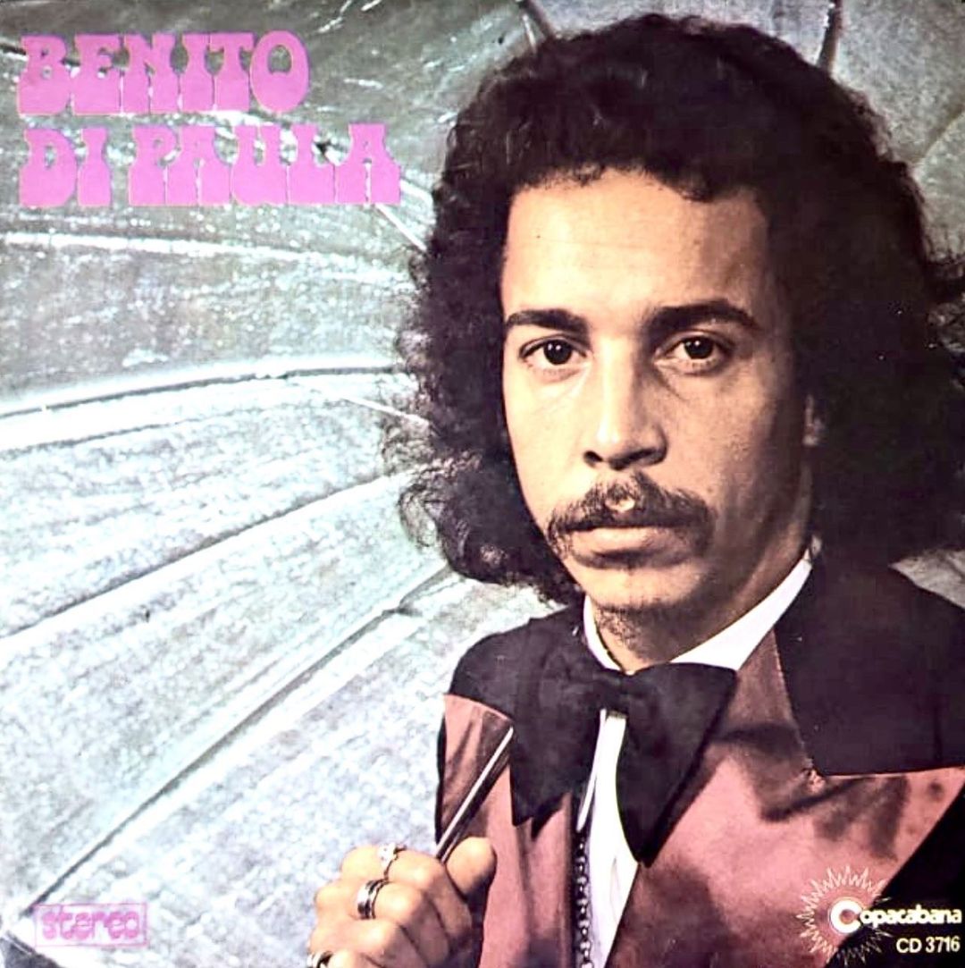 Em 1970, lançou o disco compacto Hei John/Faça de Mim Uma Ilha, que ganhou o Prémio Chico Viola da TV Record. A partir disso, foi chamado pela gravadora Copacabana para gravar um LP Benito di Paula, no qual incluía canções como Jesus Cristo (Roberto e Erasmo), Azul da Cor do Mar (Tim Maia) e Apesar de você (Chico Buarque).