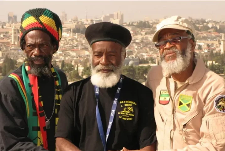 The Abyssinians - Banda jamaicana formada em 1968. Tem esse nome numa referência à Etiópia, cujo nome original era Abissínia. Lançou em 1971 um dos hinos rastafári, cantado em igrejas no país: Satta Massagana.